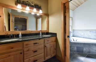 Luxury Lakefront Chalet Resort 2 Pools FREE Amenities Dock Kayaks Waterslide - 7