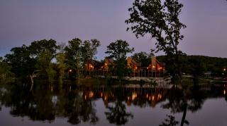 Luxury Lakefront Chalet Resort 2 Pools FREE Amenities Dock Kayaks Waterslide - Lampe - 6