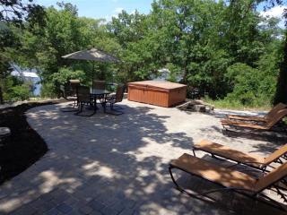 PRIVATE Lakefront Cabin HOT TUB Pool Table WIFI Amazing VIEW Close to Branson - 1