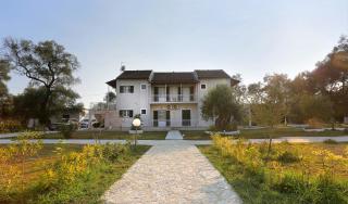 Alykes Family Resort - Lefkimmi - 2