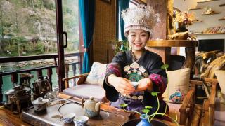 Fenghuang Tujia Ethnic Minority River View Hotel - 2