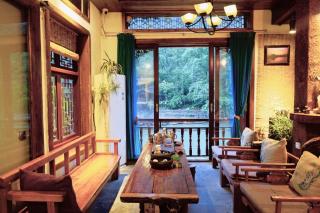 Fenghuang Tujia Ethnic Minority River View Hotel - 3