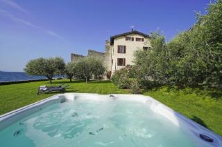 Villa Victoria: luxury waterfront villa with splendid views - Gargnano - 0