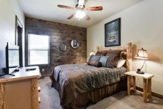 WaterMill Cove Resort LUXURY Lakefront Villa HUGE POOL HOT TUBS 2Mi to Silver Dollar City - 4