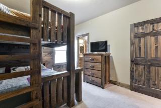 Luxury Lakefront Villa HUGE POOL Kayaks 2Mi to Silver Dollar City - Branson - 9