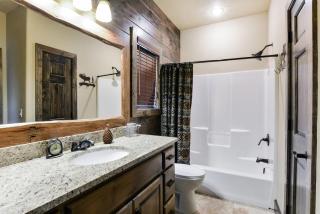 Luxury Lakefront Villa HUGE POOL Kayaks 2Mi to Silver Dollar City - Branson - 7