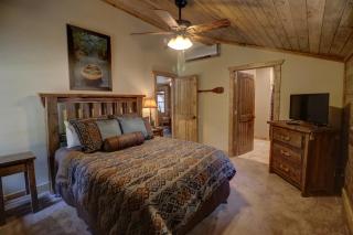 WaterMill Cove Resort LAKEFRONT Cabin 2 mi to Silver Dollar City Pools Mini Golf - Branson - 1