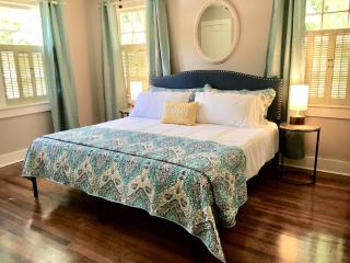 KING BED Family Friendly Cottage - Walk to Zoo & Waterpark - Near Downtown & Midtown - Hattiesburg - 5