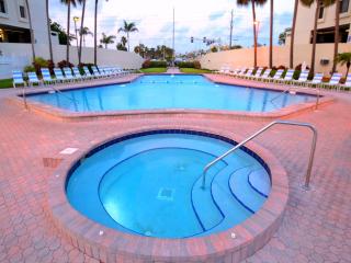 Ocean Sands 504 Beachfront Studio Condo - St Pete Beach - 7