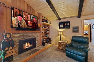Huckleberry Hollow by KABINO Hot Tub FirePit PS2 Satellite Grill WiFi Golf Course - Island Park - 2