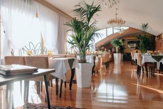 Bayil Breeze Hotel & Restaurant - 3