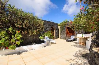 La Bodega - House on volcano with a piano - Haría - 9
