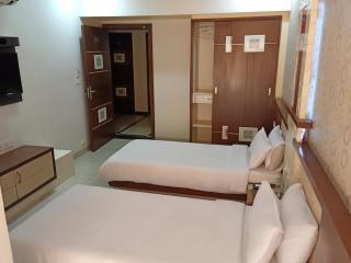 Hotel Kalinga Lake View - Ahmedabad - 6