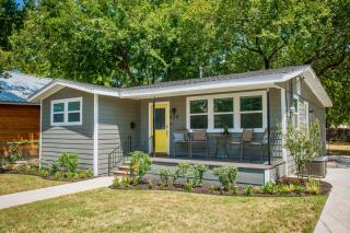 Walk to the Silos! 3 Bed 1960's Bungalow near Baylor - Waco - 0