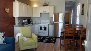 HALF PINT! Pet Friendly, Sleeps 6 - 9