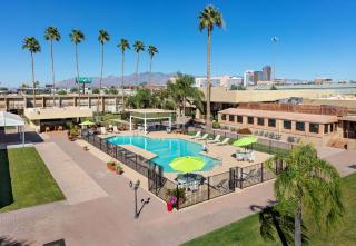 Ramada by Wyndham Tucson - Tucson - 0