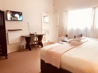 Selborne Bed and Breakfast - 9