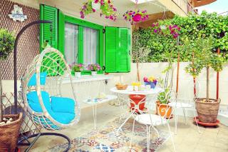 The Eclectic Yard home -famous for its Design - Rodes - 9