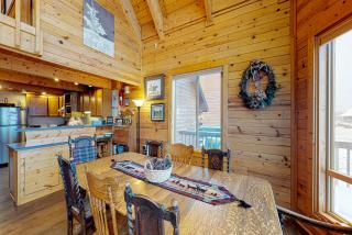 Kick Back Cabin - 9