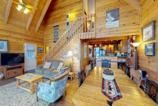 Kick Back Cabin - 8