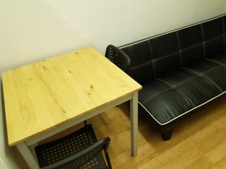 Spacious Bungalow in Romford with parking - Romford - 2