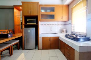 Elegant and Spacious 2BR Metropark Condominium Jababeka Apartment By Travelio - Bekasi - 6