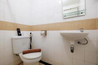 Elegant and Spacious 2BR Metropark Condominium Jababeka Apartment By Travelio - Bekasi - 5