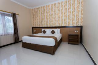Sylvia Hotel Maumere - 5