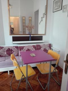 Cozy Downtown Apartment - 8