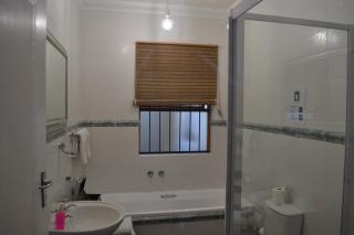 A Smart Stay Apartments - Somerset West - 7