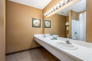 Grand Summit Hotel - 3