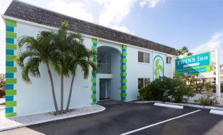 Twins Inn & Apartments - St Pete Beach - 1