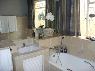 Little Umhlanga. Sunflower suite. - Pretoria - 1
