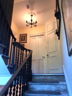 Lauras Townhouse Apartments Dressmakers Salon - Bath - 5