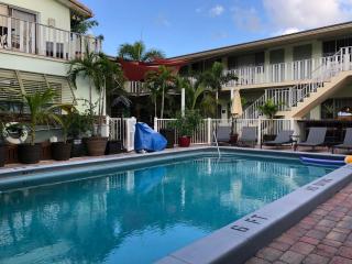 The Big Coconut Guesthouse - Gay Men's Resort - Fort Lauderdale - 7