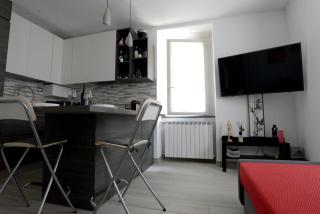LaCasetta _ Como Lakeview Terrace renovated apartment - 5