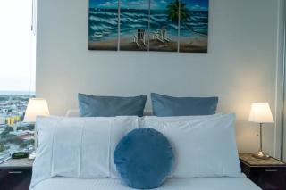 2 Bedroom Apartment with City Views - Melbourne - 3