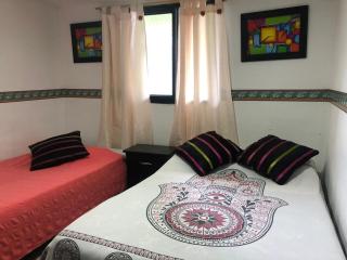Hostal y Camping Los Girasoles - Salento - 1
