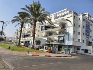 Barak Royal Suites 52 garden - חמש דקות מהים ומהטיילת - 9