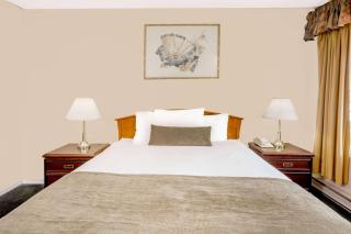 Howard Johnson by Wyndham Downtown Kamloops - Kamloops - 1