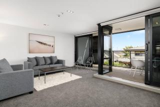 Central Mount Apartment, Quiet and Spacious with Pool - Mount Maunganui - 0