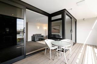 Central Mount Apartment, Quiet and Spacious with Pool - Mount Maunganui - 3