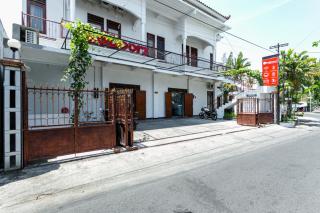 RedDoorz near Puro Mangkunegaran - Solo - 0