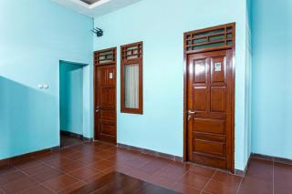 RedDoorz near Puro Mangkunegaran - Solo - 6