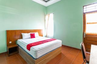 RedDoorz near Puro Mangkunegaran - Solo - 3