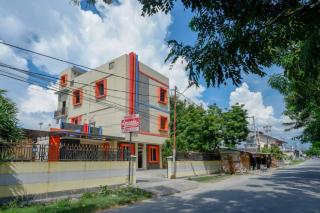 RedDoorz near Millenium Waterpark Palu - 6