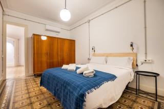 b42 - MODERNIST APARTMENT FOR LARGE GROUPS IN EIXAMPLE - 4