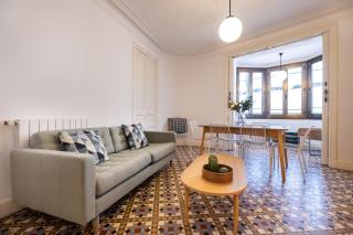 b42 - MODERNIST APARTMENT FOR LARGE GROUPS IN EIXAMPLE - 9