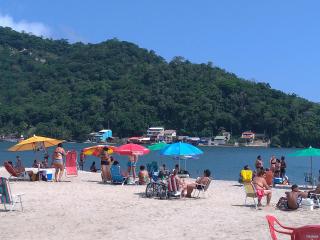 LINDO APTO, FRENTE MAR, VISTA MONTANHA. A 900m DA PRAIA DE ITACURUÇÁ - 7