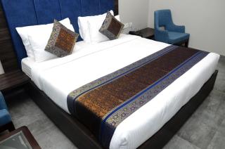 Hotel Abhinav International - Varanasi - 9